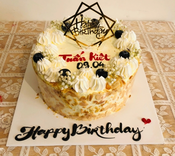 Bánh sinh nhật bông lan 