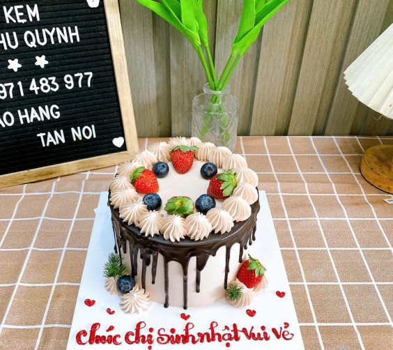 Bánh chúc mừng cho bạn thân