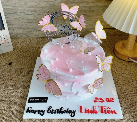 Bánh chúc mừng sinh nhật quả cầu bươm bướm 