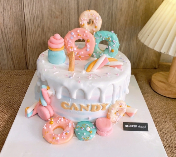 Bánh chúc mừng sinh nhật Donut màu sắc 