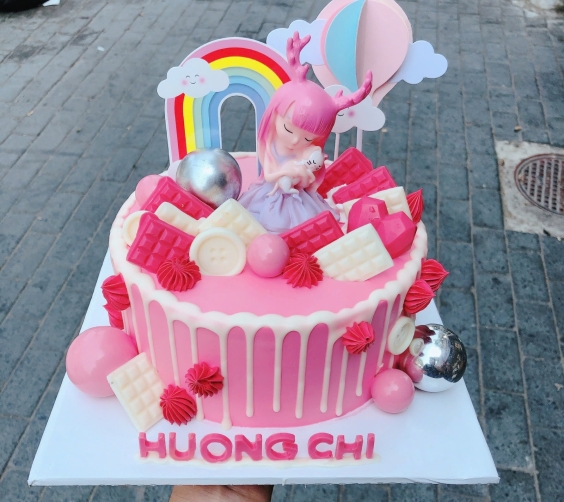 Bánh chúc mừng sinh nhật cầu vòng công chúa