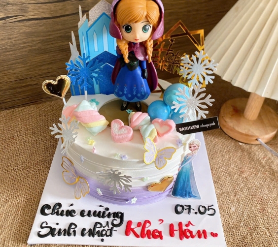 Bánh chúc mừng sinh nhật cô bé quàng khăn đỏ 