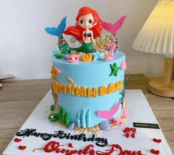 Bánh chúc mừng sinh nhật nàng tiên cá cho bé 