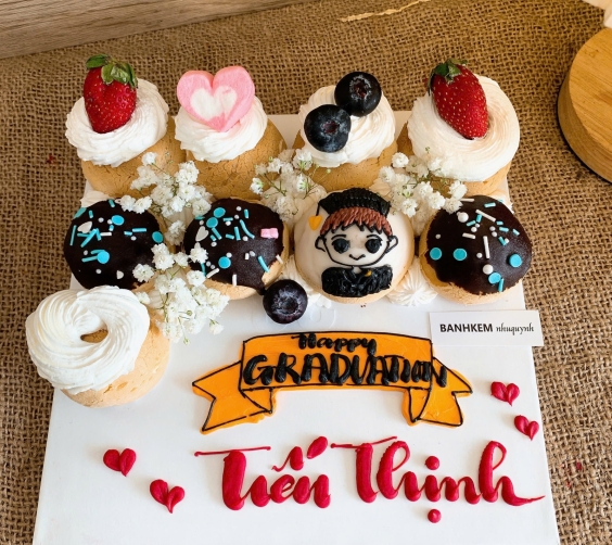 Bánh kem chúc mừng cháu trai