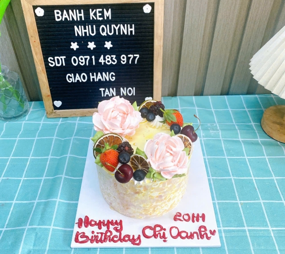 Bánh kem bắp trái cây chúc mừng chị
