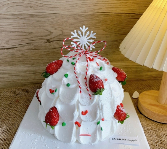 Bánh kem hình cây thông tuyết 