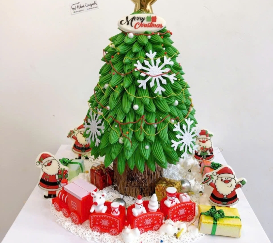 Bánh kem hình cây thông tuyết 